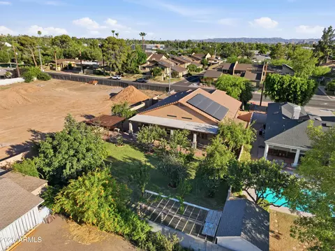 View/Area - 718 E Orangewood Ave, Phoenix, AZ 85020 photo 9 of 10