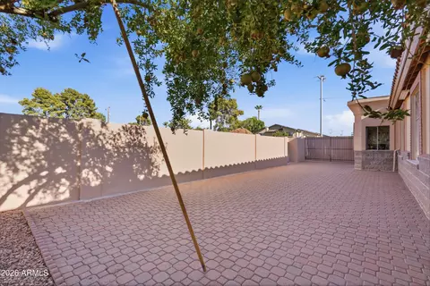 Exterior - 718 E Orangewood Ave, Phoenix, AZ 85020 photo 4 of 8
