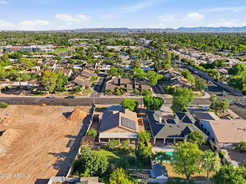 View/Area - 718 E Orangewood Ave, Phoenix, AZ 85020 photo 1 of 10