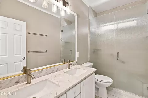 Bath - 718 E Orangewood Ave, Phoenix, AZ 85020 photo 1 of 4