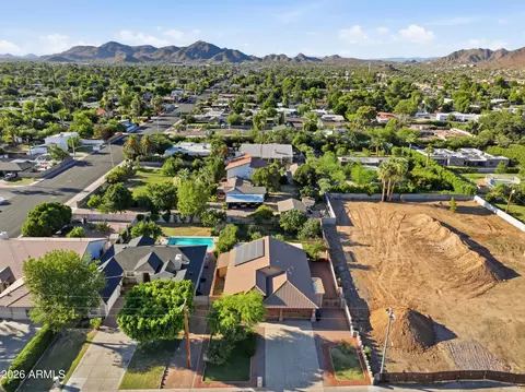 View/Area - 718 E Orangewood Ave, Phoenix, AZ 85020 photo 4 of 10