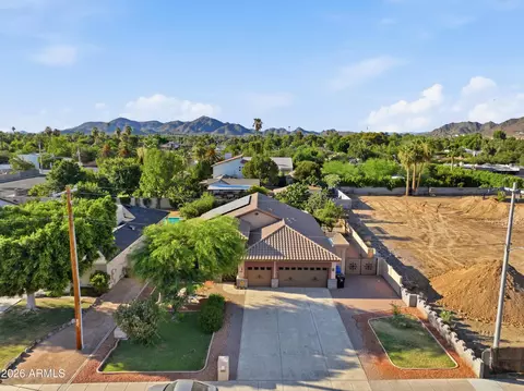 View/Area - 718 E Orangewood Ave, Phoenix, AZ 85020 photo 5 of 10