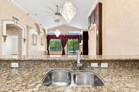 Kitchen - 718 E Orangewood Ave, Phoenix, AZ 85020 photo 3 of 6