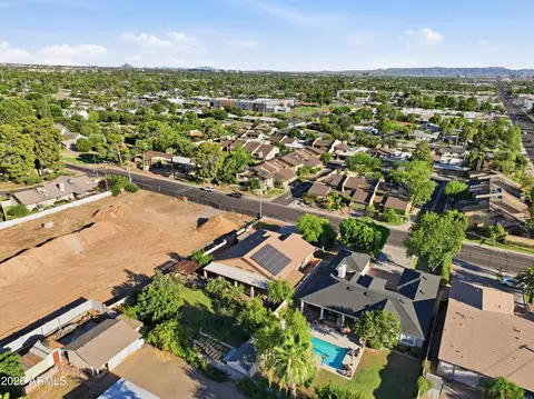 View/Area - 718 E Orangewood Ave, Phoenix, AZ 85020 photo 10 of 10