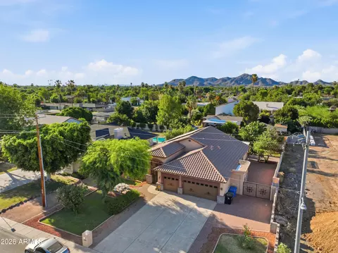 View/Area - 718 E Orangewood Ave, Phoenix, AZ 85020 photo 7 of 10