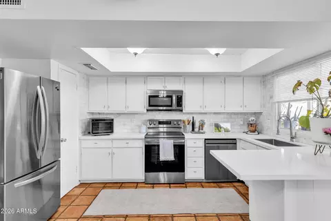 Kitchen - 2170 E Minton Dr, Tempe, AZ 85282 photo 4 of 6