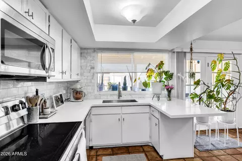 Kitchen - 2170 E Minton Dr, Tempe, AZ 85282 photo 3 of 6