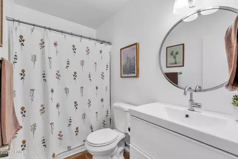 Bath - 2170 E Minton Dr, Tempe, AZ 85282 photo 1 of 3