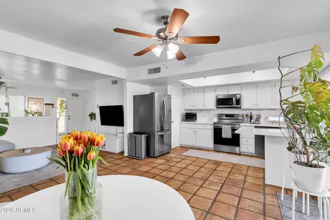 Kitchen - 2170 E Minton Dr, Tempe, AZ 85282 photo 5 of 6