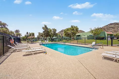 Exterior - 803 E Cochise Dr, Phoenix, AZ 85020 photo 8 of 12