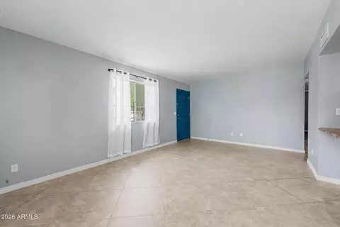 Living - 803 E Cochise Dr, Phoenix, AZ 85020 photo 2 of 3