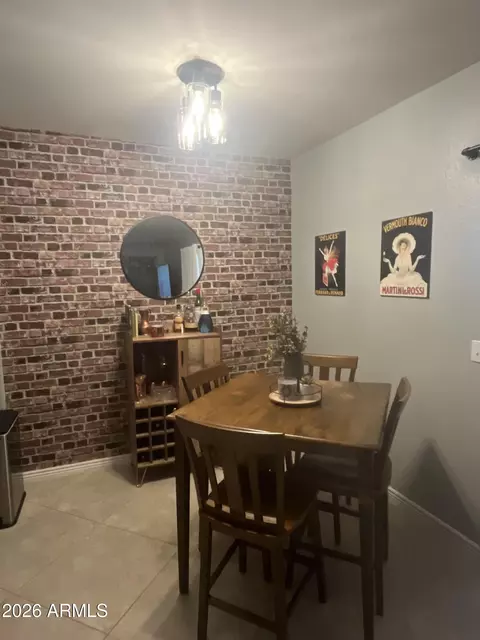 Dining - 803 E Cochise Dr, Phoenix, AZ 85020 photo 1 of 1