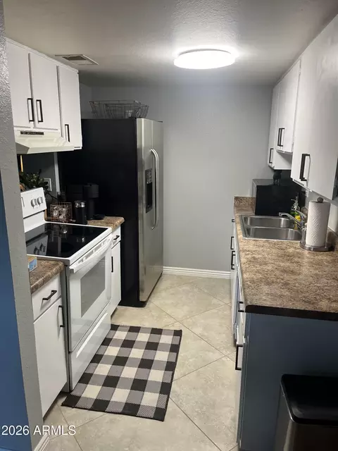 Kitchen - 803 E Cochise Dr, Phoenix, AZ 85020 photo 2 of 2