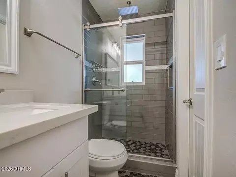 Bath - 3317 W Montecito Ave, Phoenix, AZ 85017 photo 5 of 5