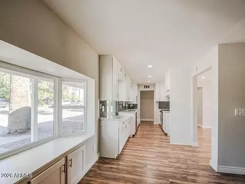 Entry Way - 3317 W Montecito Ave, Phoenix, AZ 85017 photo 2 of 2