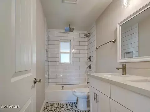 Bath - 3317 W Montecito Ave, Phoenix, AZ 85017 photo 3 of 5