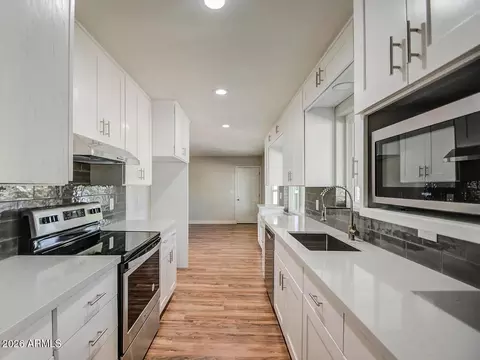 Kitchen - 3317 W Montecito Ave, Phoenix, AZ 85017 photo 1 of 3