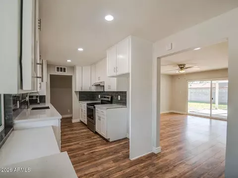 Kitchen - 3317 W Montecito Ave, Phoenix, AZ 85017 photo 3 of 3
