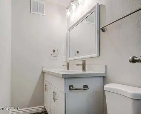 Bath - 3317 W Montecito Ave, Phoenix, AZ 85017 photo 1 of 5