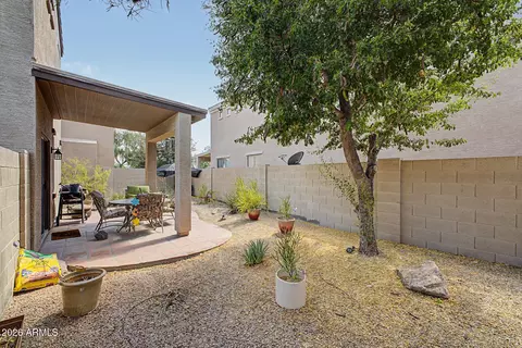 Exterior - 1322 E Dunbar Dr, Phoenix, AZ 85042 photo 3 of 4