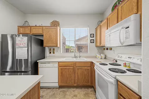Kitchen - 1322 E Dunbar Dr, Phoenix, AZ 85042 photo 4 of 4