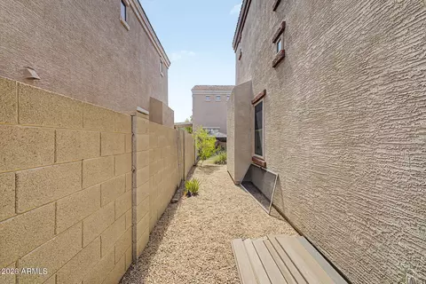 Exterior - 1322 E Dunbar Dr, Phoenix, AZ 85042 photo 4 of 4