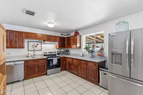 Kitchen - 1229 E Devonshire Ave, Phoenix, AZ 85014 photo 2 of 5