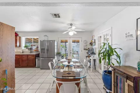 Dining - 1229 E Devonshire Ave, Phoenix, AZ 85014 photo 2 of 7