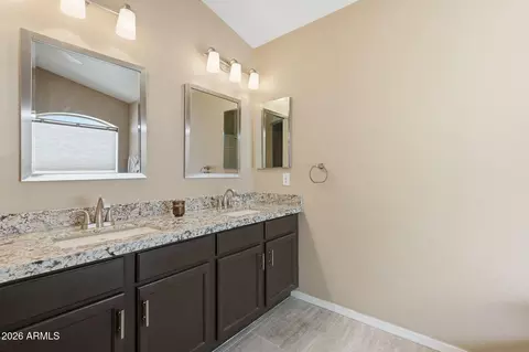 Bath - 207 E Devon Dr, Gilbert, AZ 85296 photo 3 of 4