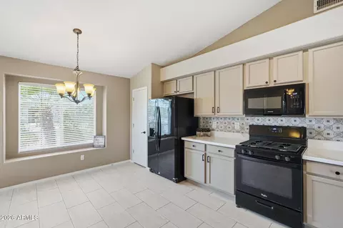Kitchen - 207 E Devon Dr, Gilbert, AZ 85296 photo 4 of 4