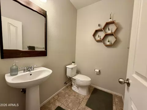 Bath - 3060 E Dunbar Dr, Phoenix, AZ 85042 photo 2 of 5