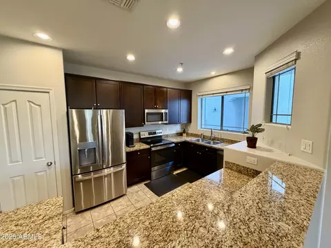 Kitchen - 3060 E Dunbar Dr, Phoenix, AZ 85042 photo 2 of 4