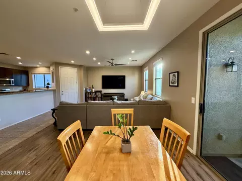 Dining - 3060 E Dunbar Dr, Phoenix, AZ 85042 photo 2 of 3