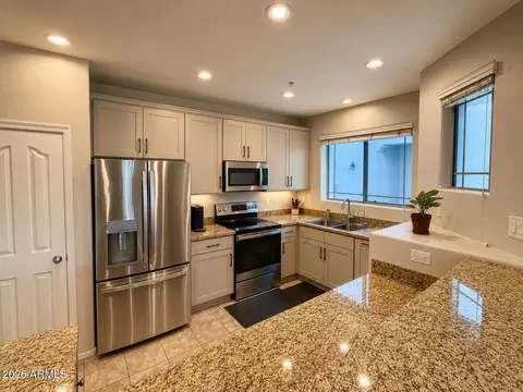 Kitchen - 3060 E Dunbar Dr, Phoenix, AZ 85042 photo 3 of 4