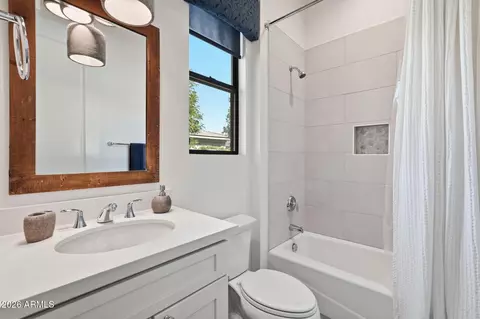 Bath - 2653 E Oriole Dr, Gilbert, AZ 85297 photo 7 of 9