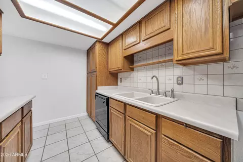 Kitchen - 3472 E Sharon Dr, Phoenix, AZ 85032 photo 4 of 5
