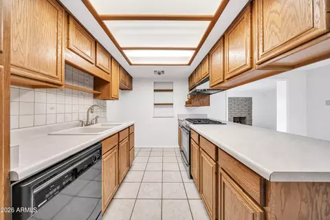 Kitchen - 3472 E Sharon Dr, Phoenix, AZ 85032 photo 3 of 5
