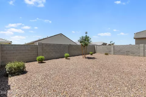 Exterior - 18633 W Desert Hollow Dr, Wittmann, AZ 85361 photo 3 of 5