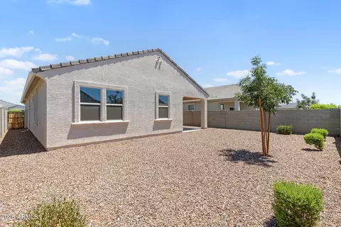 Exterior - 18633 W Desert Hollow Dr, Wittmann, AZ 85361 photo 4 of 5