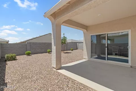 Exterior - 18633 W Desert Hollow Dr, Wittmann, AZ 85361 photo 2 of 5