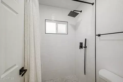 Bath - 2738 E Windrose Dr, Phoenix, AZ 85032 photo 1 of 3