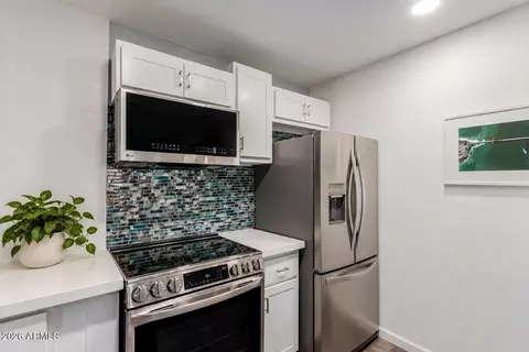 Kitchen - 5525 E Thomas Rd #M12, Phoenix, AZ 85018 photo 5 of 5