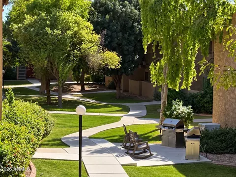 Exterior - 5525 E Thomas Rd #M12, Phoenix, AZ 85018 photo 6 of 10