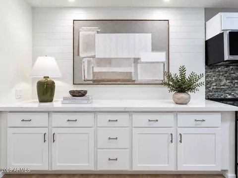 Kitchen - 5525 E Thomas Rd #M12, Phoenix, AZ 85018 photo 4 of 5