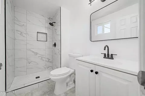 Bath - 7254 W Wolf St, Phoenix, AZ 85033 photo 1 of 2