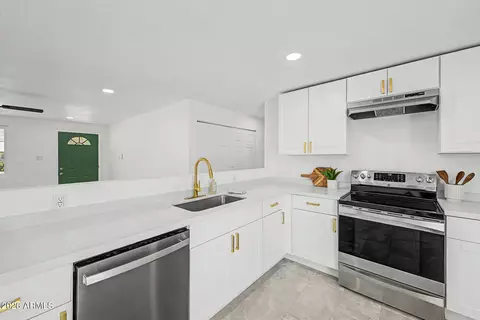 Kitchen - 7254 W Wolf St, Phoenix, AZ 85033 photo 4 of 4