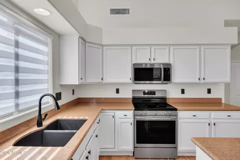 Kitchen - 1387 E Dublin St, Gilbert, AZ 85295 photo 5 of 7