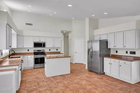 Kitchen - 1387 E Dublin St, Gilbert, AZ 85295 photo 3 of 7
