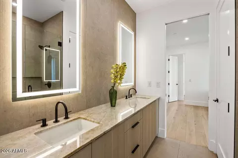 Bath - 6037 N 21st Pl, Phoenix, AZ 85016 photo 5 of 7