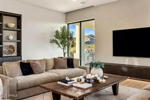 Living - 6037 N 21st Pl, Phoenix, AZ 85016 photo 2 of 4